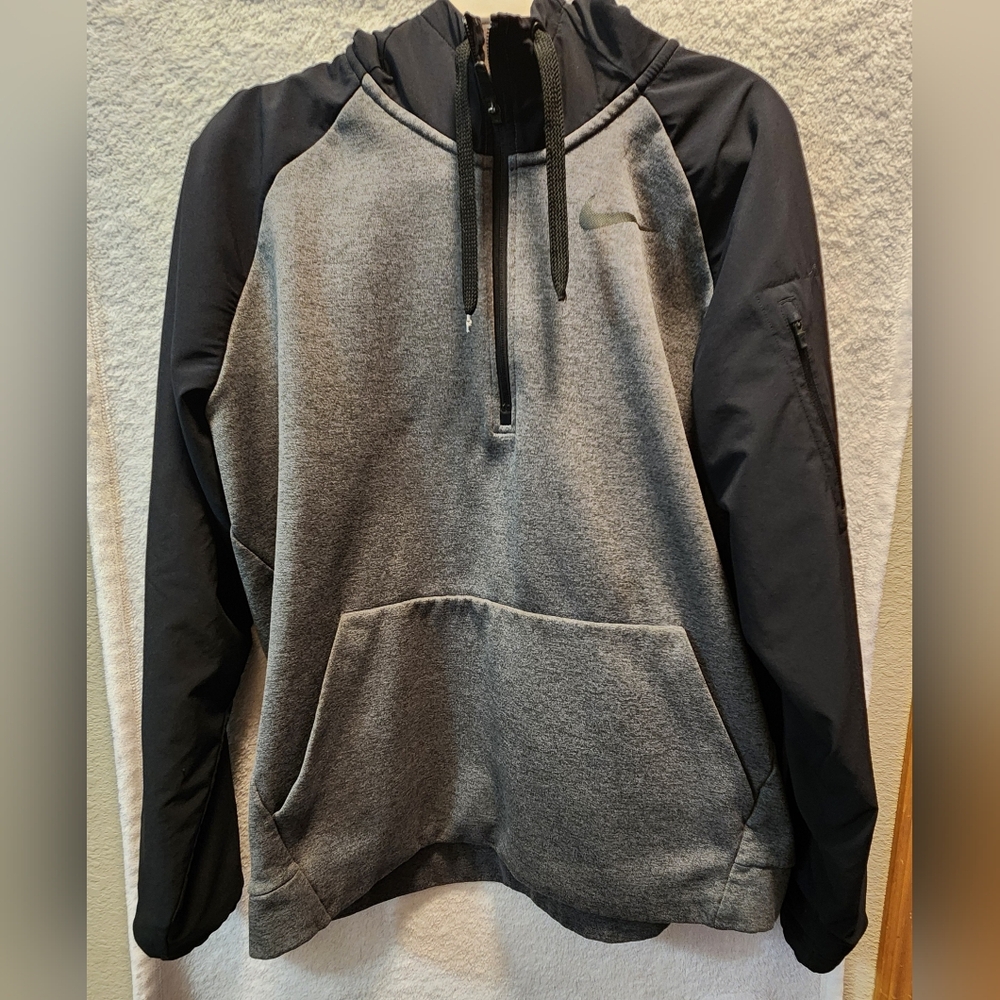 Nike Dri Fit Hoodie Men’s Large Gray Black Long Sleeve Sweatshirt Front Pocket